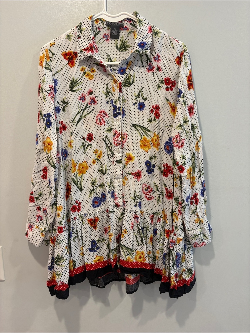 Chelsea & Theodore White Floral Button-Down Tunic with Polka Dots ptp 23 1/2-25